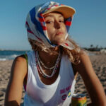 Bandana casquette rayé Léger et coloré, il protège du soleil avec style. Parfait pour un look rétro plage.